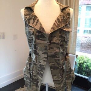 G.I.L.I. Women's Sleeveless Camo Printed Zip Collar Belted Vest, Size 10